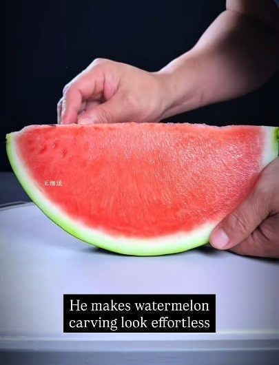 Carving detailed 3D figures out of watermelon slices