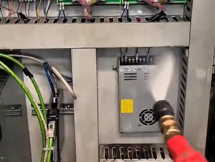 Cleaning electronics with hydrofluroether-based cleaner