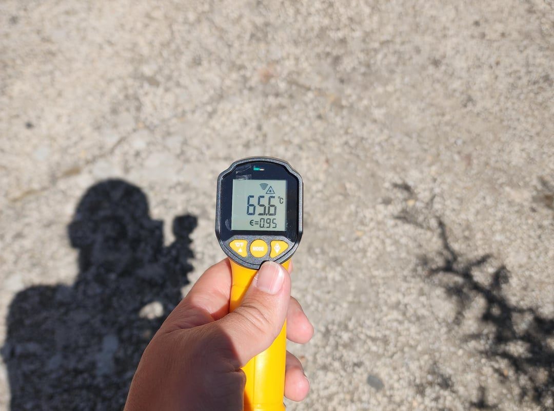 Concrete under the sun and under the shadow, on a 40º day (Portugal)