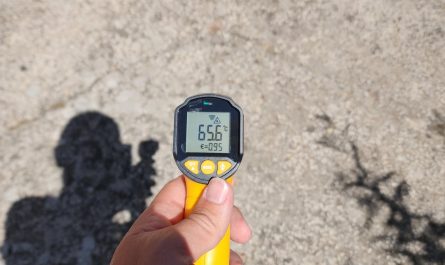 Concrete under the sun and under the shadow, on a 40º day (Portugal)