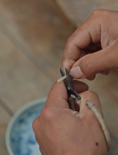 Crafting a geometric incense burner box using traditional Wenzhou bamboo filament inlay