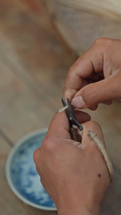 Crafting a geometric incense burner box using traditional Wenzhou bamboo filament inlay