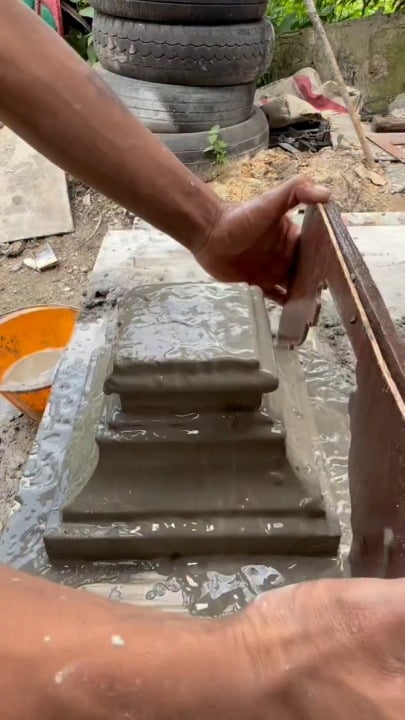 Creating wall fence decorations from concrete