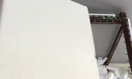 Cutting styrofoam as smoothly as cutting butter.