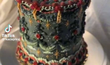 Decorating a cake