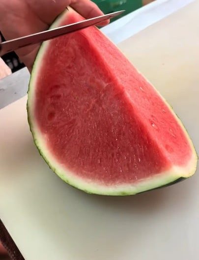 Effortlessly cutting a watermelon into almost-square pieces