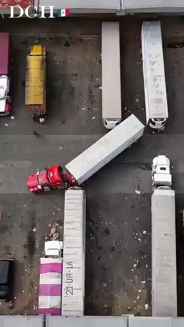 Elite 18 wheeler parking job
