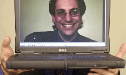 FBI's most-wanted hacker of the '90s, Kevin Mitnick, reportedly knew the FBI was closing in on him. By the time agents raided his home, he had already erased his computer logs and allegedly left behind a box of donuts labeled "FBI"