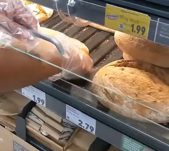German bread cutter