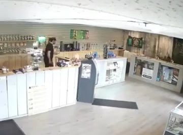 Guy fights off thieves with a bong