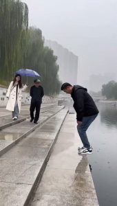 He can touch the water lightly at both front and back