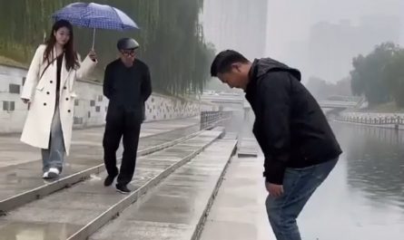 He can touch the water lightly at both front and back