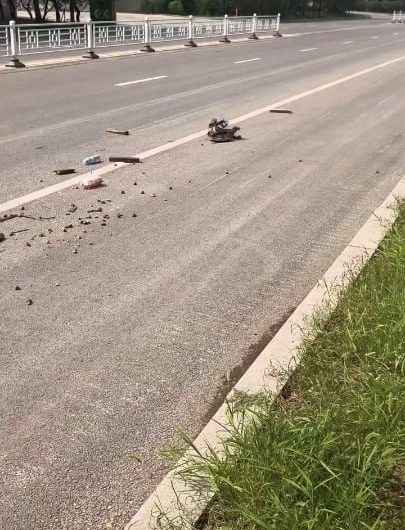 High-speed road sweeper