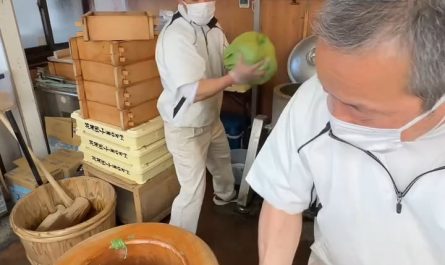 How mochi is made in Japan