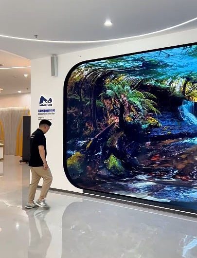 How seamless curved LED displays can be used to create massive 3D depth illusions