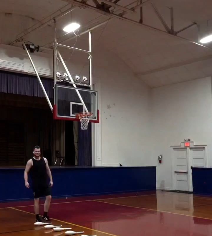 Impressive juggling skills by spencethejuggler