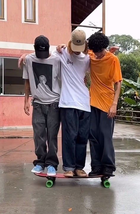 Kickflip threesome