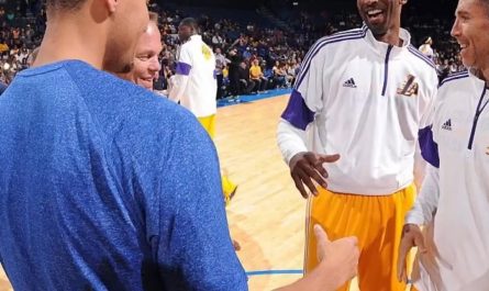 Kobe showing Steph Curry love after a tough shot back in 2014