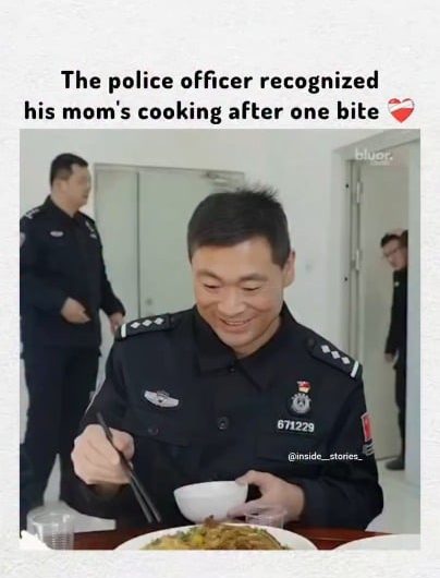 Li Zi’an,a soldier of China’s Armed Police in Zhoushan,was serving away from home on Chinese New Year’s Eve when a plate of dumplings was placed in front of him during a station meal. After tasting them, he instantly noticed the familiar flavor, without even realizing his parents came there for him