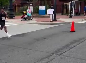 Man wins the Delaware Marathon by outsprinting his opponent who was celebrating, thinking he had secured the win
