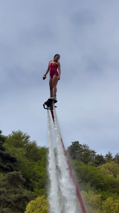 Next level water show #flyboard #flyboardgirls #extreme #watersport #flyboardshow