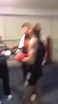 Old Boxer vs Amateur