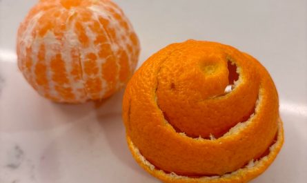 Peeled a tangerine in one piece