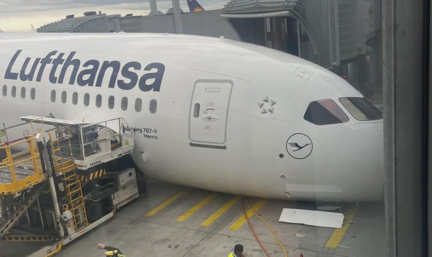 Plane’s front wheel collapsed.
