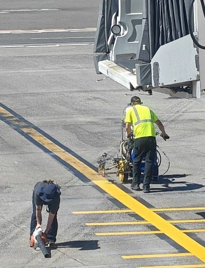 Repainting an airplane guideline