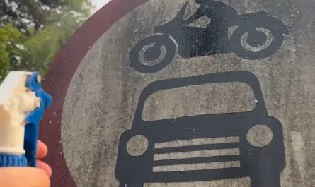 Satisfying clean up of sign board