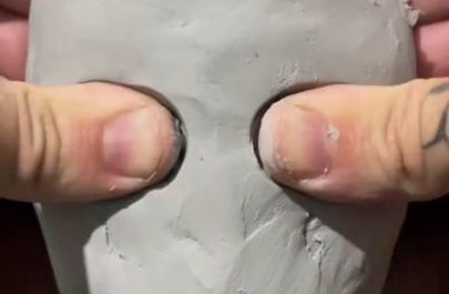 Sculpting a face from clay using only fingers