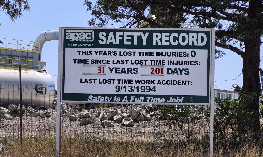 Sign of good safety outside of Abilene Kansas.