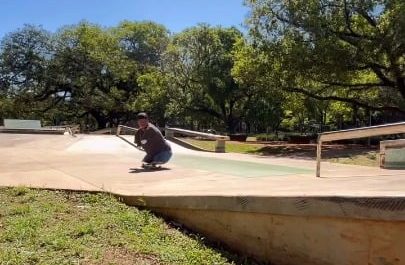 Skater missing parts of all four of his limbs lands a trick after tons of tries.
