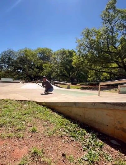 Skater missing parts of all four of his limbs lands a trick after tons of tries.