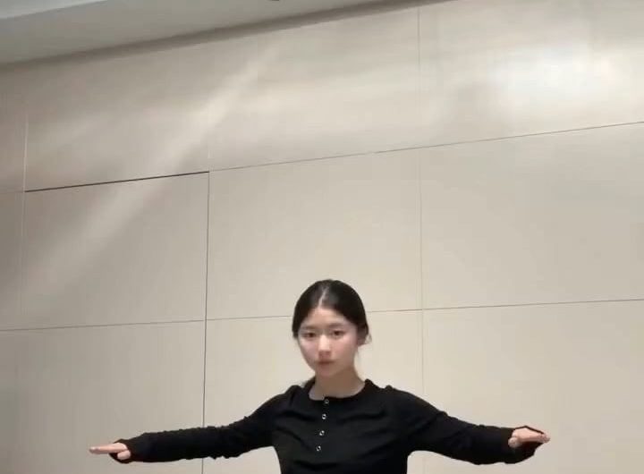 Smooth Arm Wave by poppingyoyo