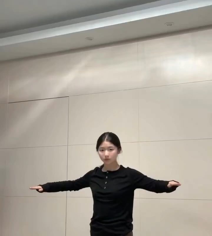 Smooth Arm Wave by poppingyoyo