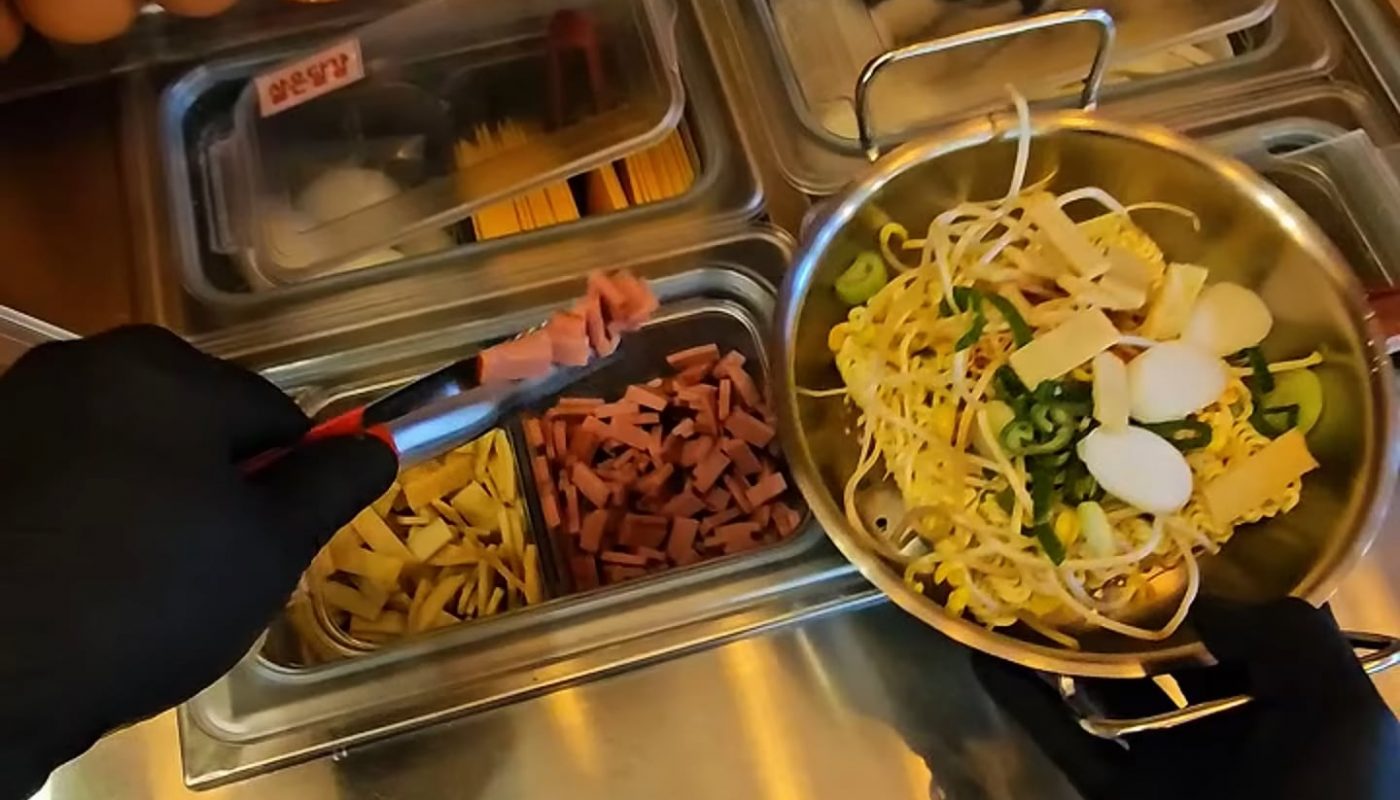 South Korean 24 HOUR Unmanned Ramen Store