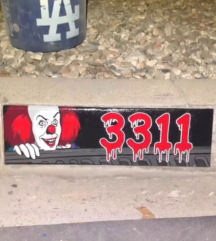 Stencil spray paint is so cool