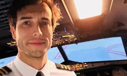 Student pilot successfully lands plane after instructor jumps to death mid-flight