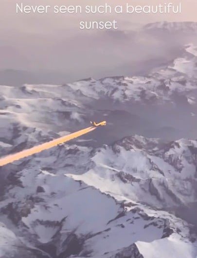 Stunning Sunset video taken from cockpit of a plane!