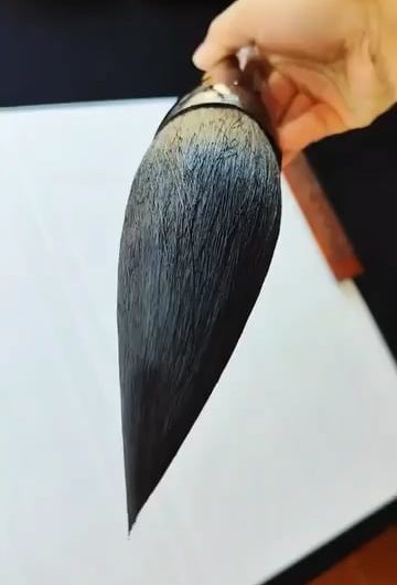 The brush that keeps on giving & could honestly watch for hours