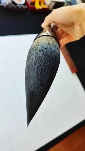 The brush that keeps on giving & could honestly watch for hours