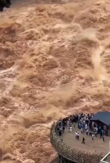 The raging fury of Tiger Leaping Gorge (Eikut), a primary tributary of the upper Yangtze River, Yunnan, southwestern China
