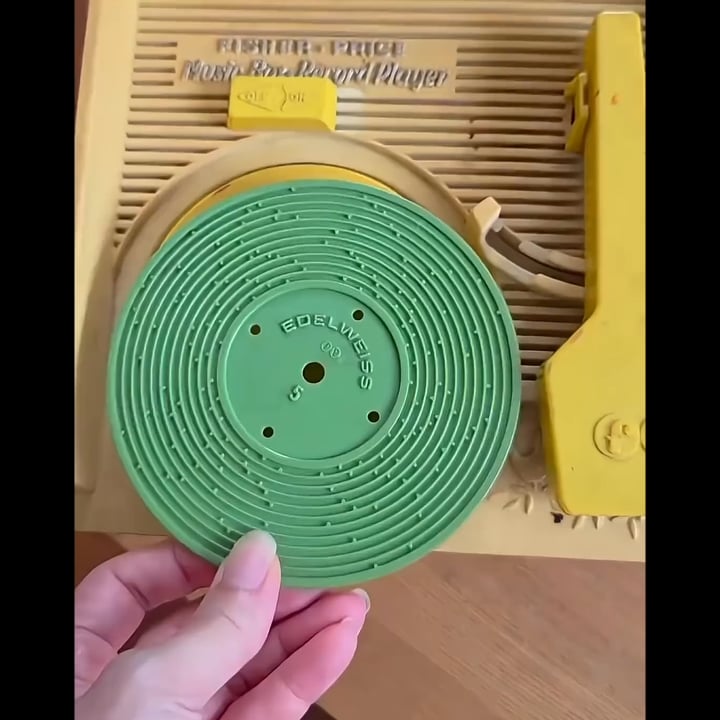 The ratchet and clank sounds on this 70's children's music player