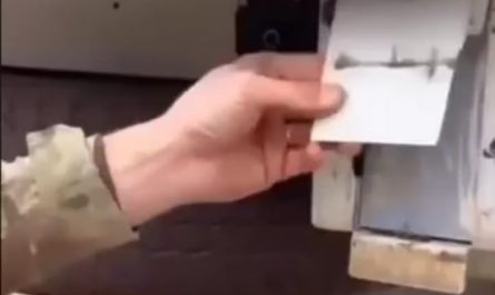 The way these smuggled phones slide out