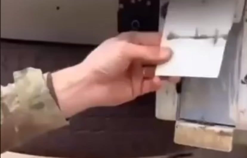The way these smuggled phones slide out
