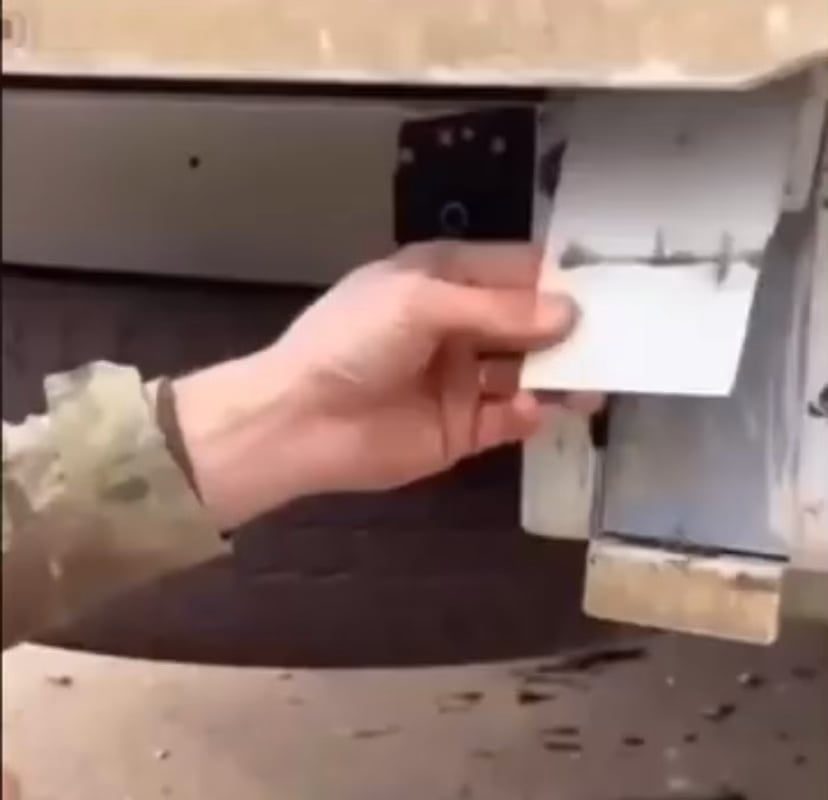 The way these smuggled phones slide out
