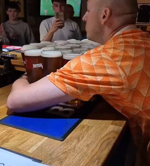 This Dutch fan carried 26 pints by himself after refusing a tray