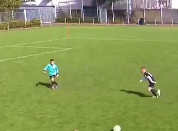 This U9 goalkeeper got bored in goal and took matters into his own feet