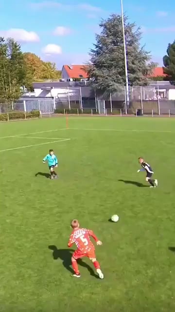 This U9 goalkeeper got bored in goal and took matters into his own feet